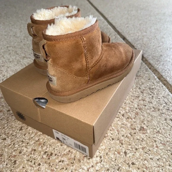 UGG Brown Kids Boots - Picture 2 of 9